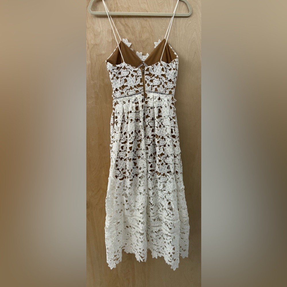 Stunning Roselani Lace Overlay Cocktail Dress. - Picture 12 of 14